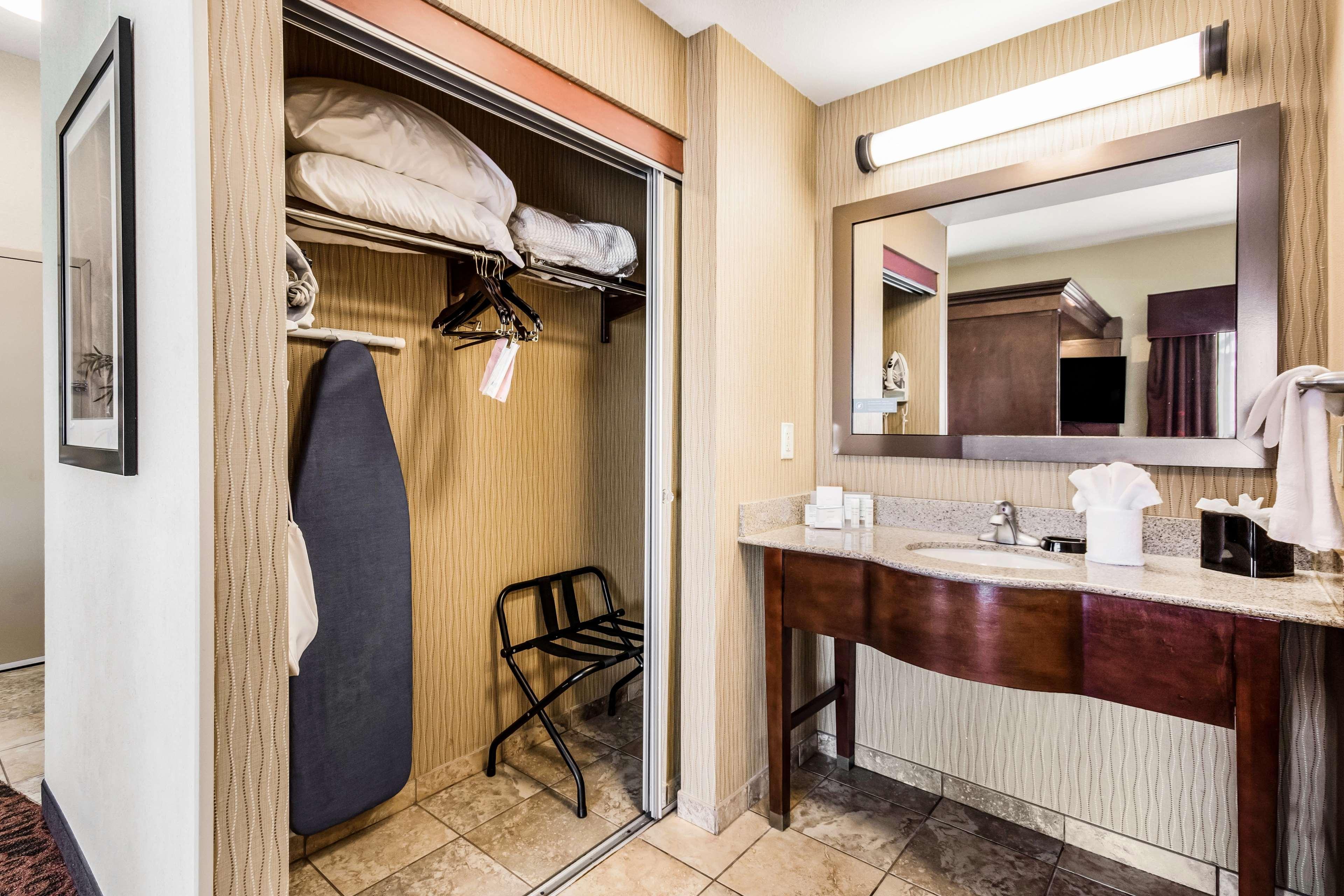 Hampton Inn Derby Eksteriør bilde